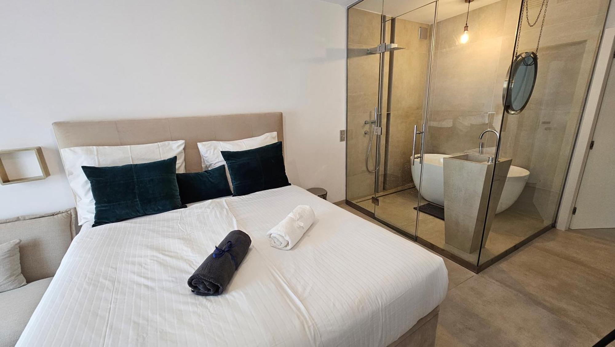Oasis Jacuzzi Retreat Apartment Marbella Exterior photo